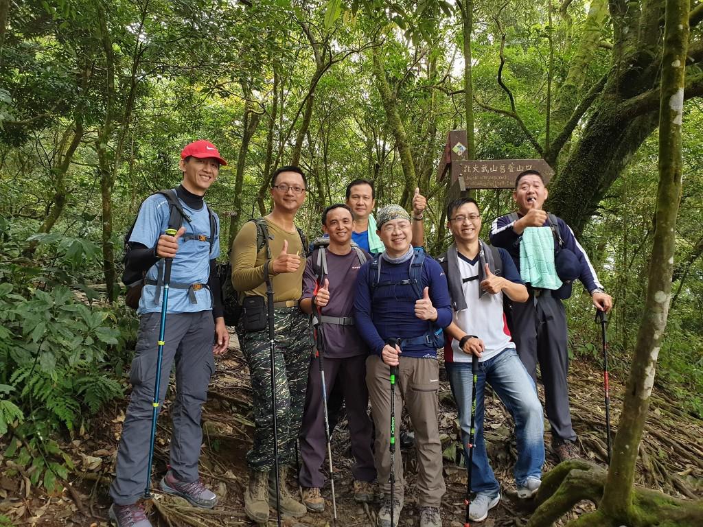 弟兄征服南部第一高山北大武山