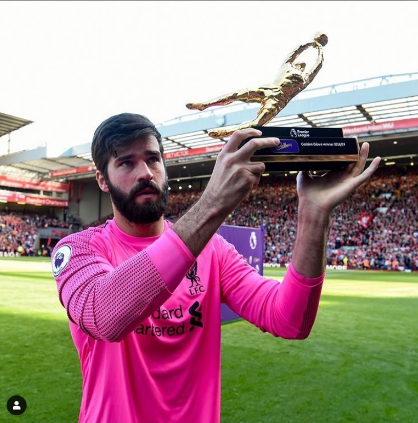 2019賽季21場零封創隊史紀錄，獲英超金手套獎。（圖／IG@alissonbecker） 