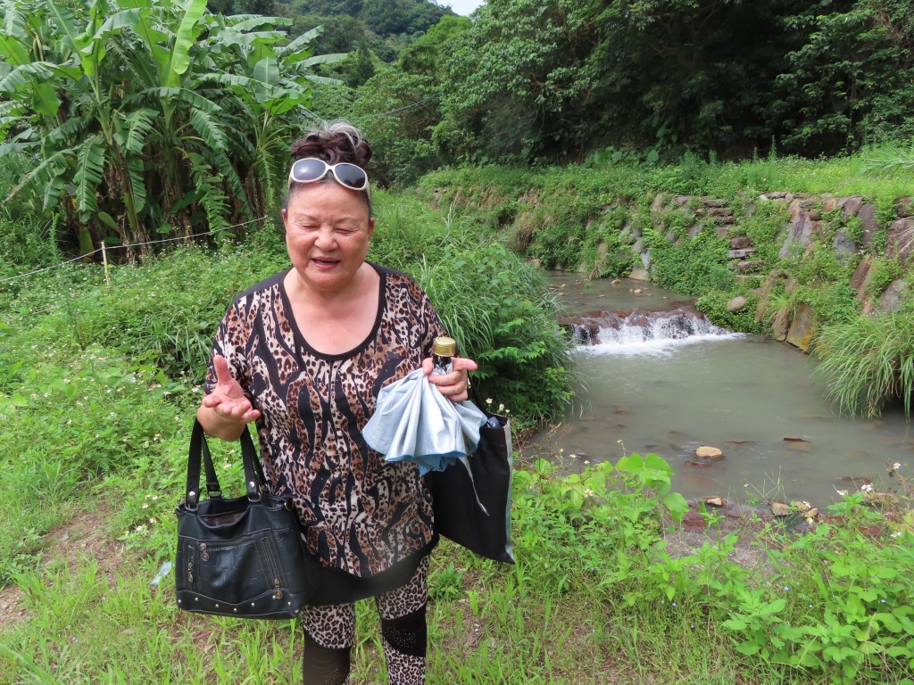 郭玉植牧師在原野禱告