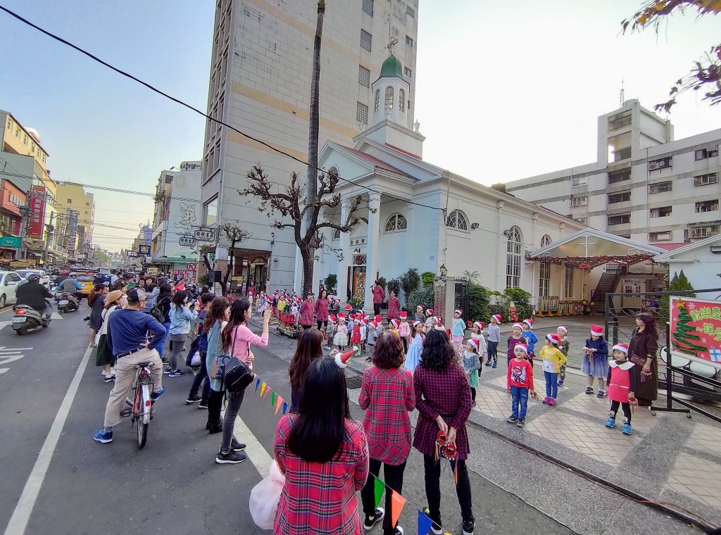 慈光幼兒園聖誕報佳音。