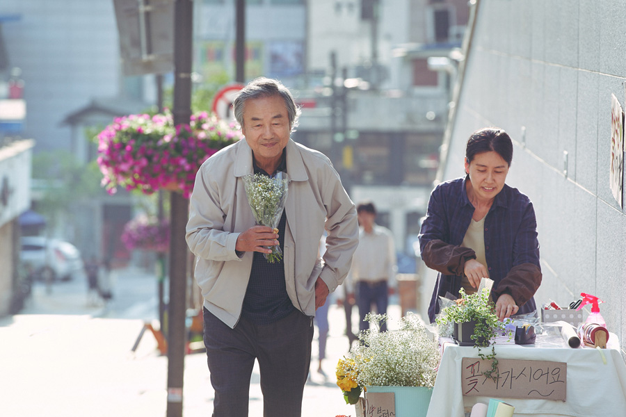 愛妻的金仁秀老先生，生前預約了遺物整理。（劇照提供：Netflix）