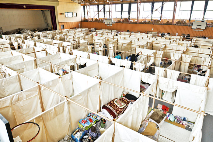 以紙隔間的日本避難中心
