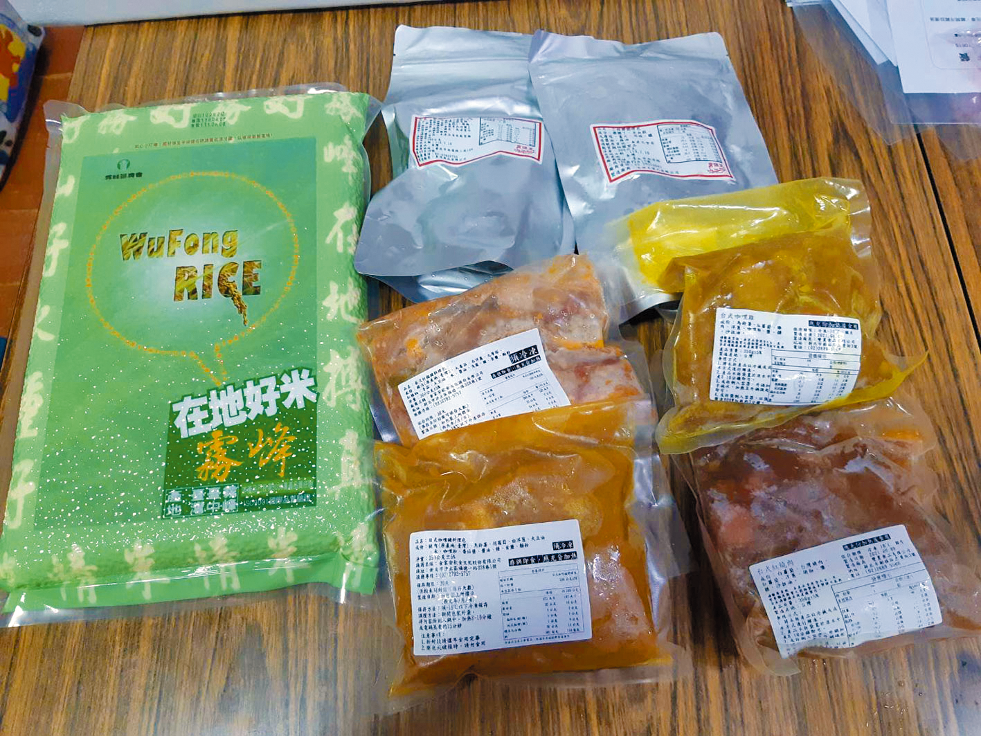 急難救助箱內放的食品調理包。（團_大享食育協會提供）