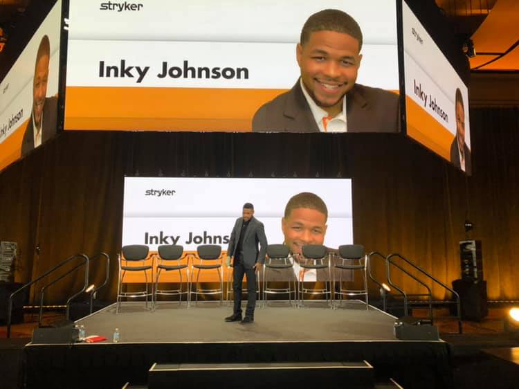 強生今成勵志演說家。（圖／翻攝自FB@inkyjohnson）