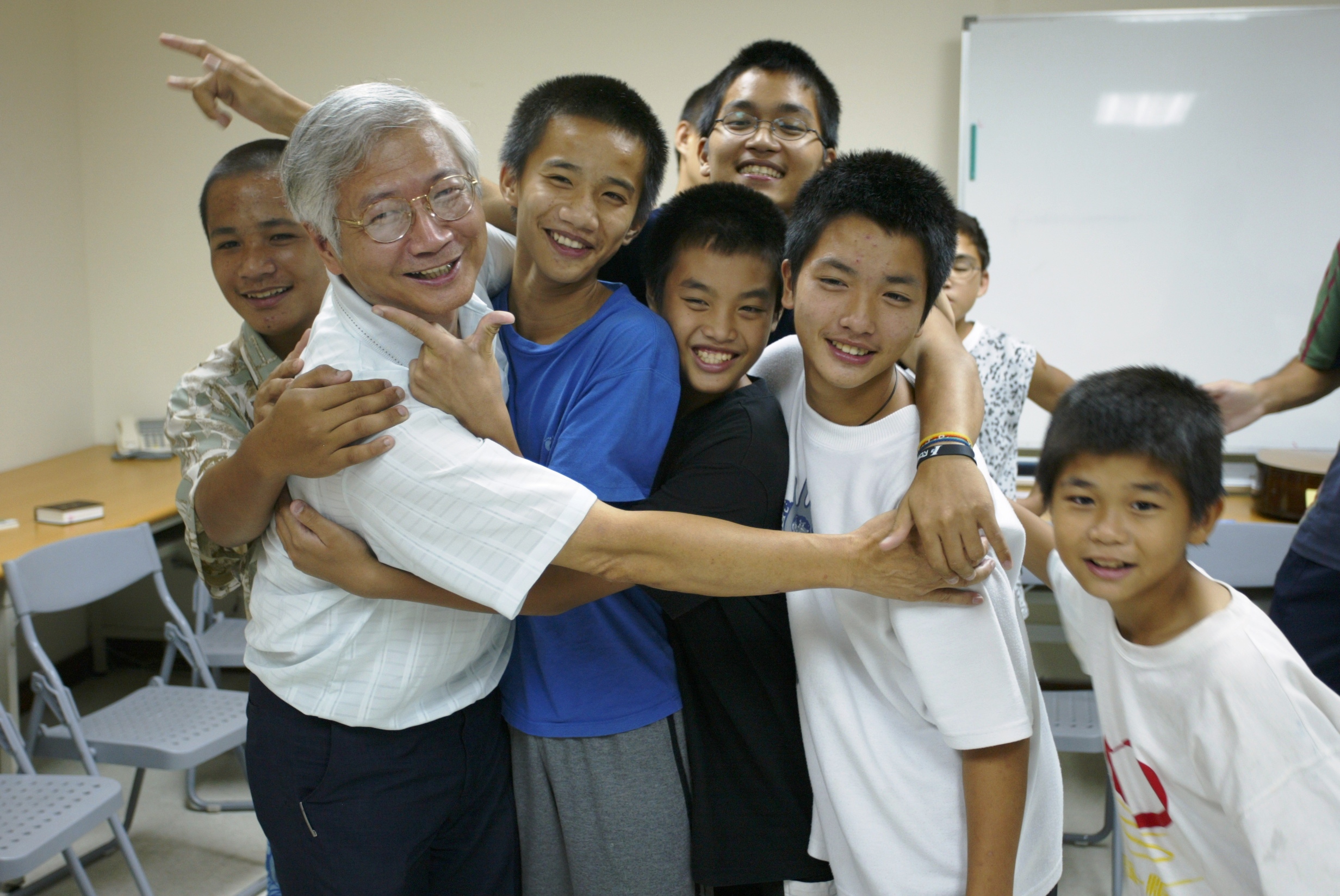 給孩子最大的擁抱,他們的創傷就能得醫治