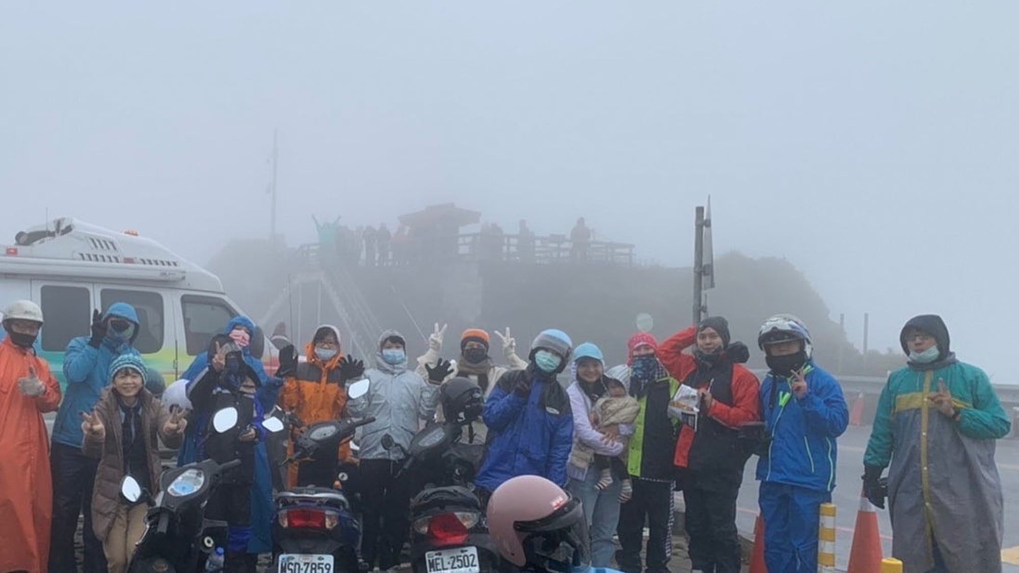 途經寒流、結冰點，風雨中神開路。