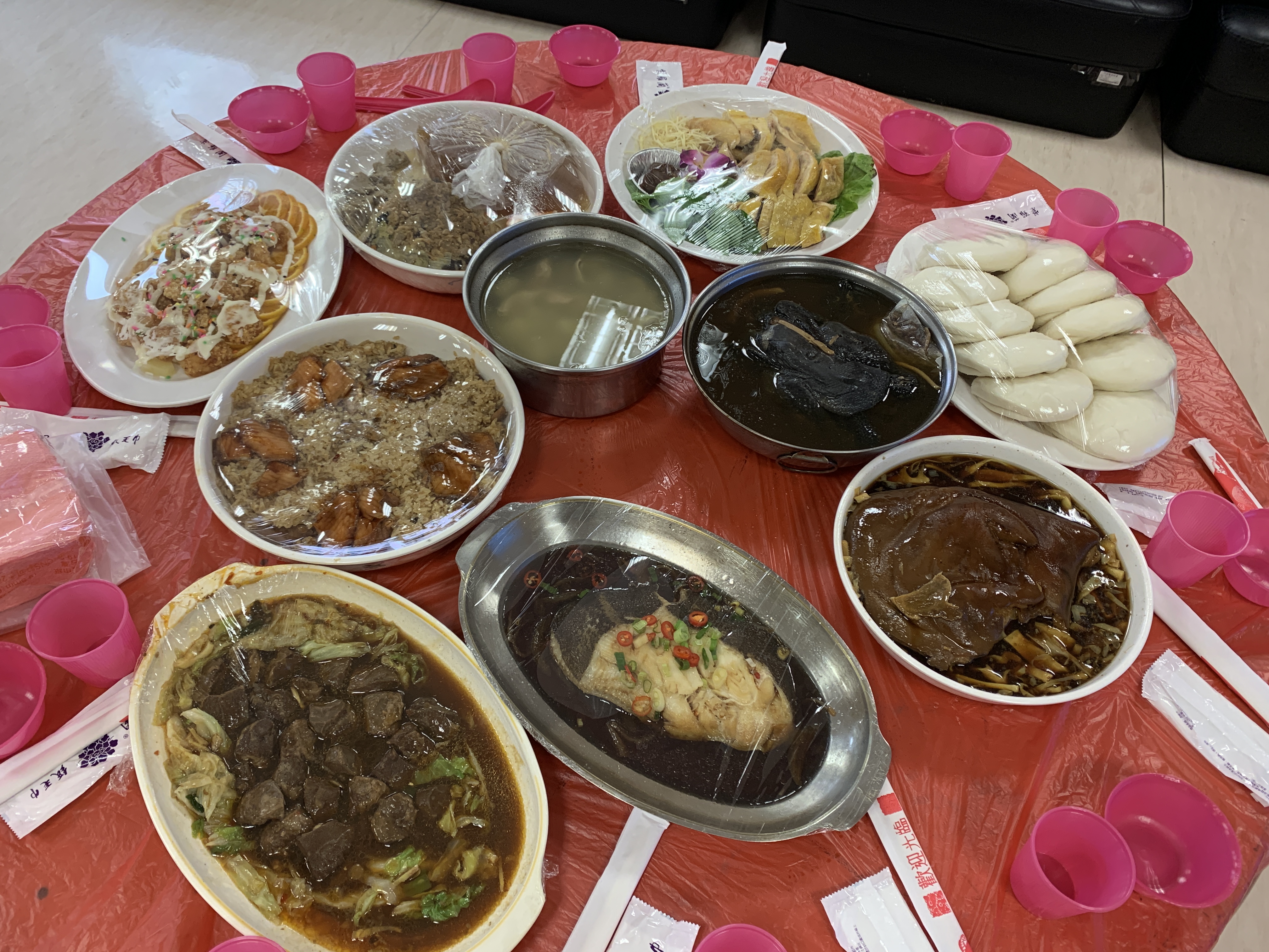 營養師提醒，大魚大肉細嚼慢嚥，餐餐八分飽。(圖/門諾醫院提供)