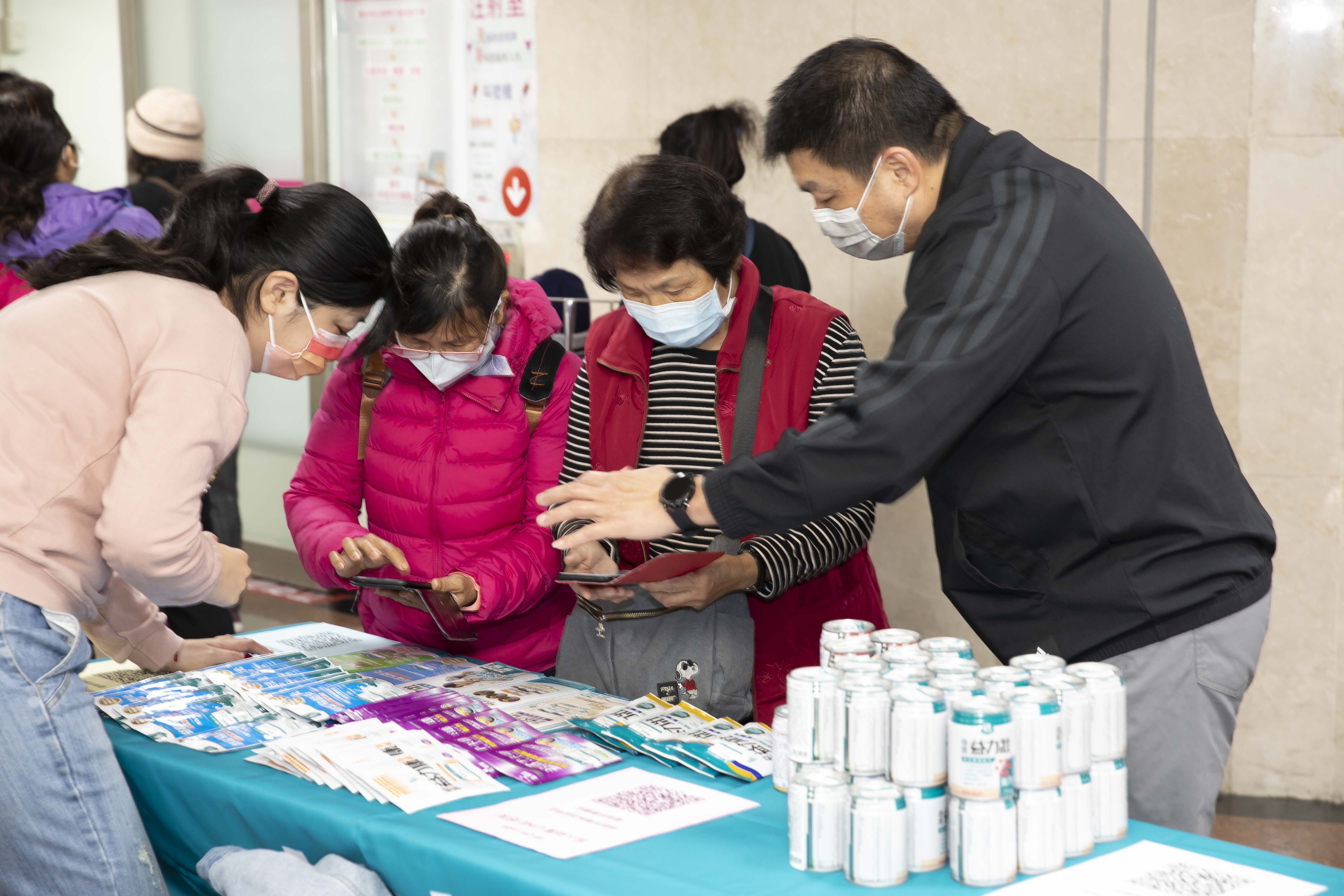 傳達並教導民眾均衡飲食及調整不健康飲食習慣,可以有助於腸道保健