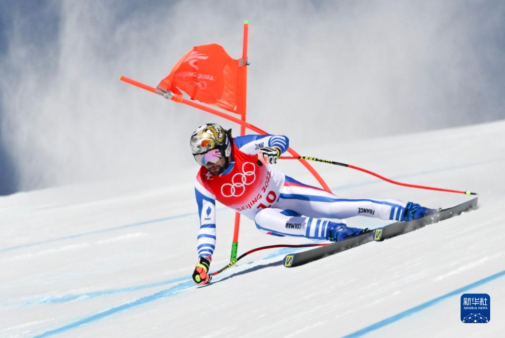 禱告時感謝運動員出色表現，提供我們觀賽的樂趣。法國選手馬蒂厄·貝萊在高山滑雪男子滑降項目比賽中英姿。（圖／新華社@北京冬奧組委會官網）