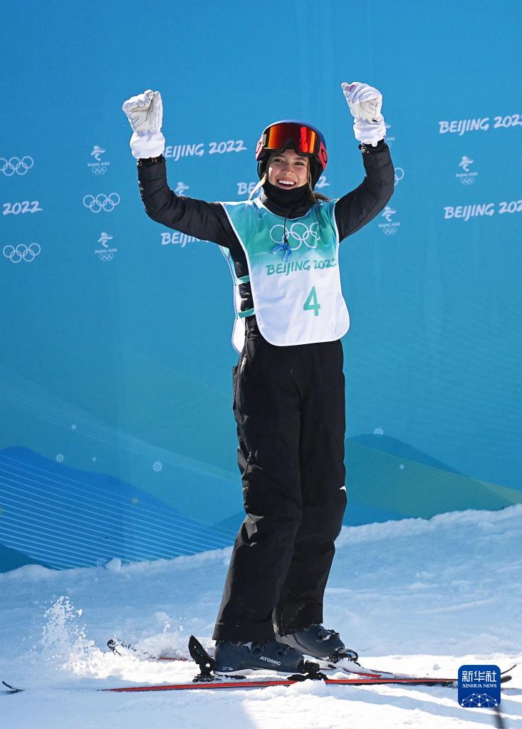 為你關注的運動員禱告。圖為代表中國隊參加自由式滑雪女子大跳台決賽摘得桂冠的谷愛凌。（圖／新華社@北京冬奧組委會官網）