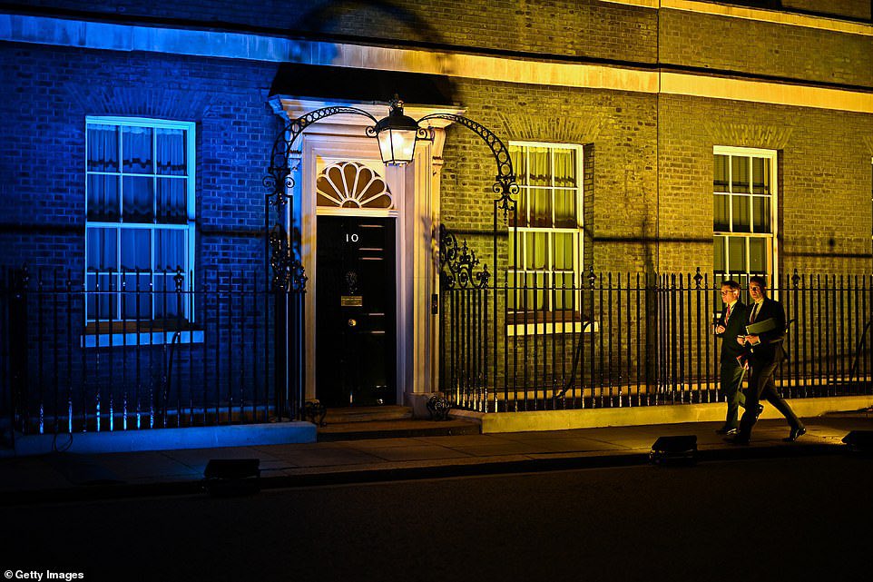 英國首相官邸唐寧街十號。（圖／Twitter@KeeNand_）