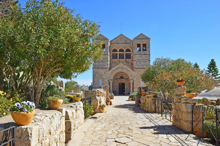 加利利他泊山的基督變容教堂入口。