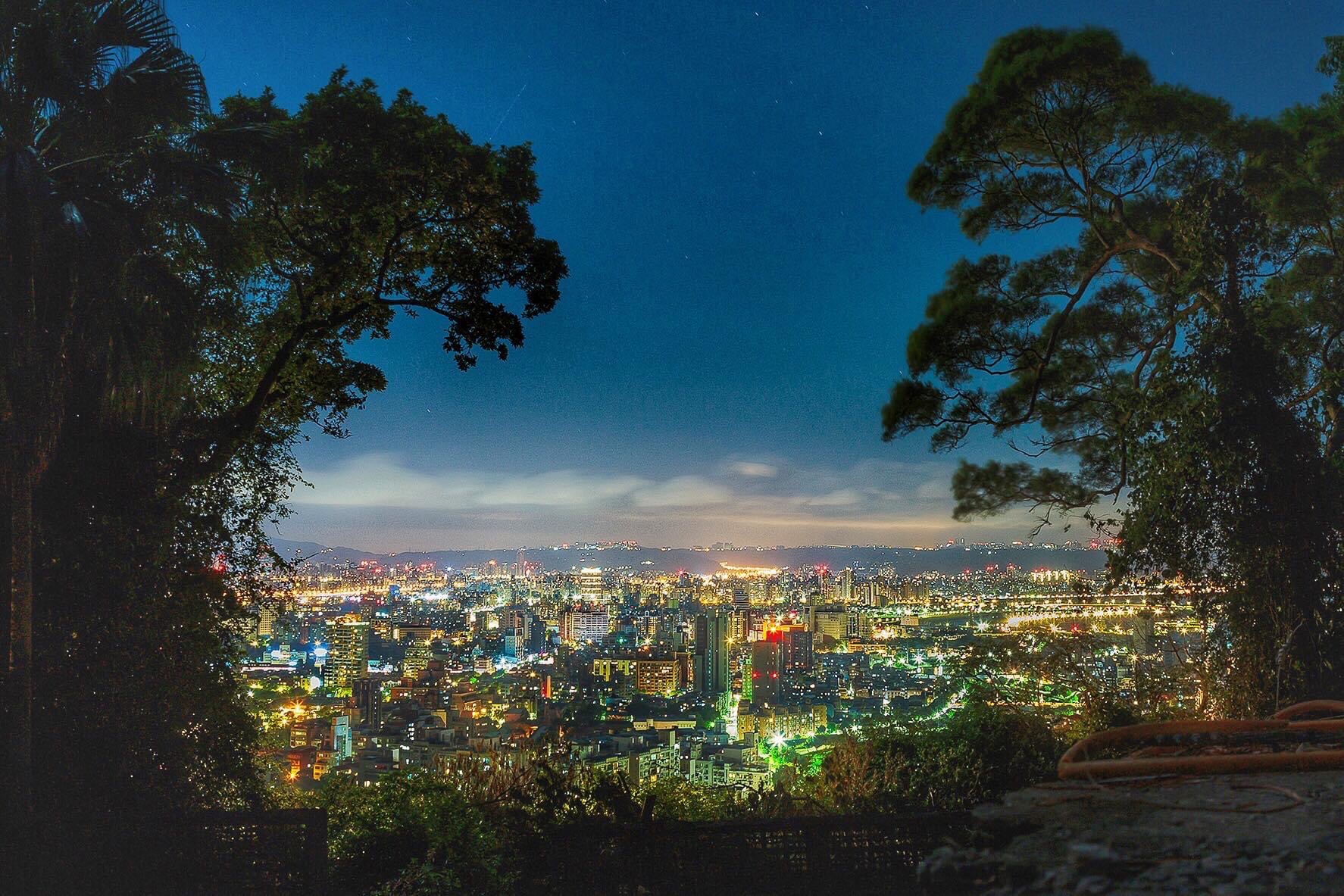 絕美夜景在嶺頭