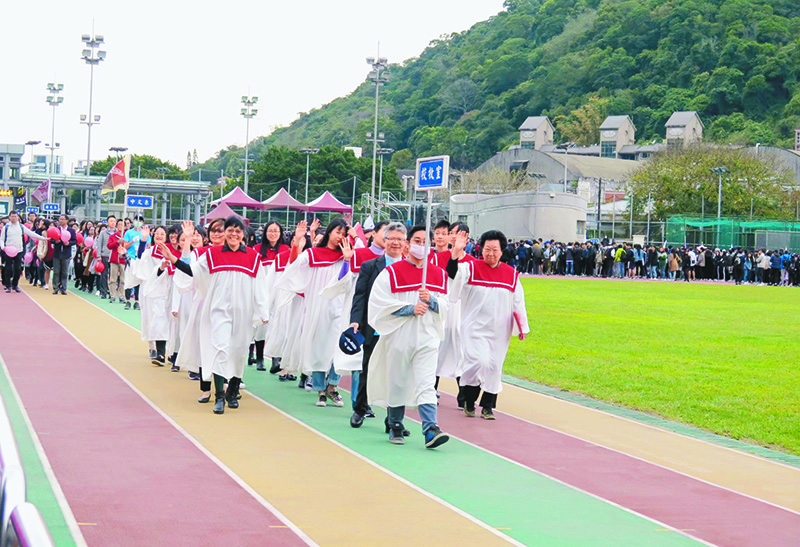 與校牧室同工參與東吳校慶活動。（安素堂提供）