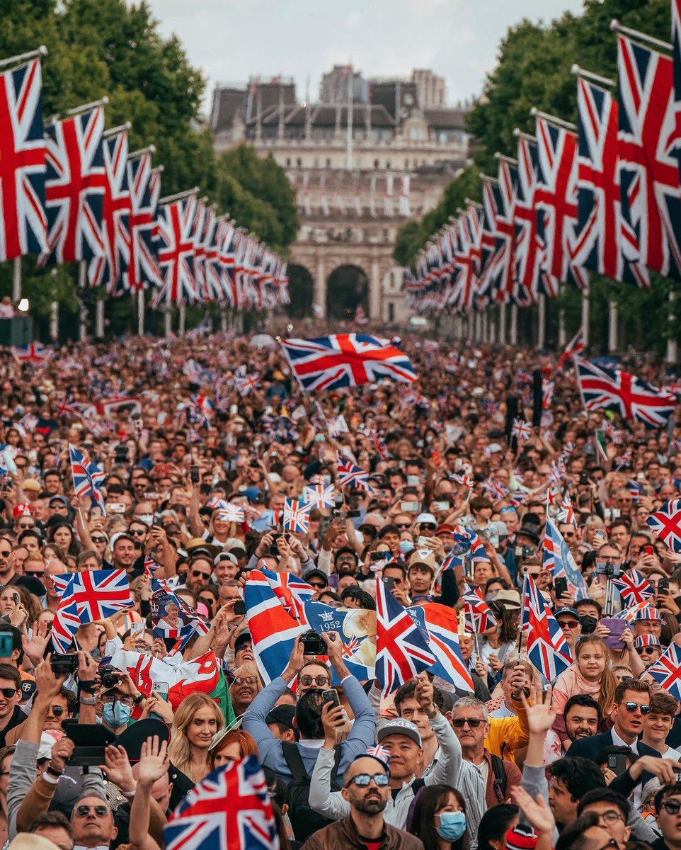 2022年六月，全英慶祝女王登基70年白金禧。(圖／翻攝自TheRoyalFamily臉書）