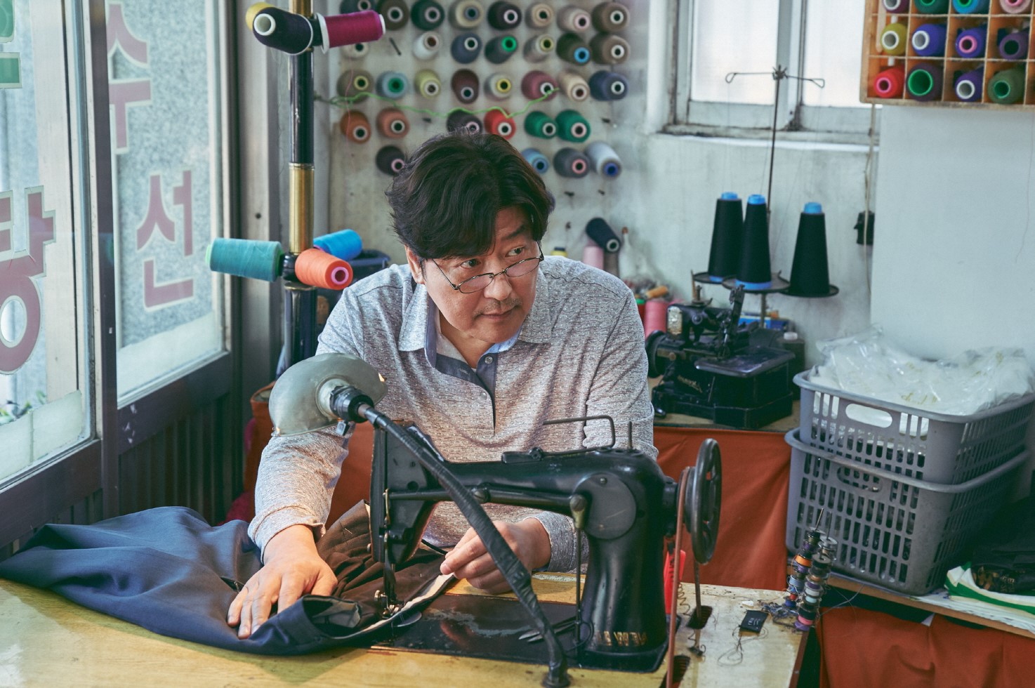 相鉉經營洗衣店但一直負債累累。（劇照來源：車庫娛樂）