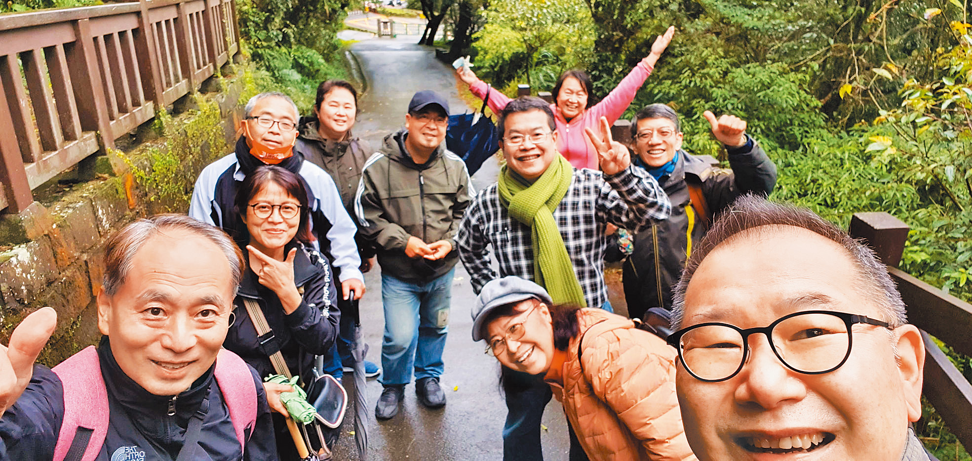 鄭雄圭牧師與一對一門徒訓練課程的牧者們，一起去陽明山國家公園。(圖/鄭雄圭宣教士提供)