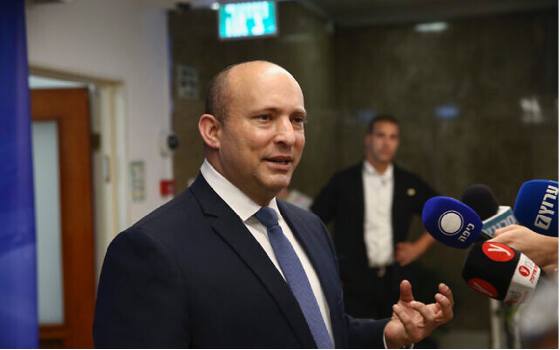 2022年10月23日，以色列前總理班奈特抵達在耶路撒冷總理辦公室舉行的內閣會議。（照片來源：Alex Kolomoisky/供稿報導）
