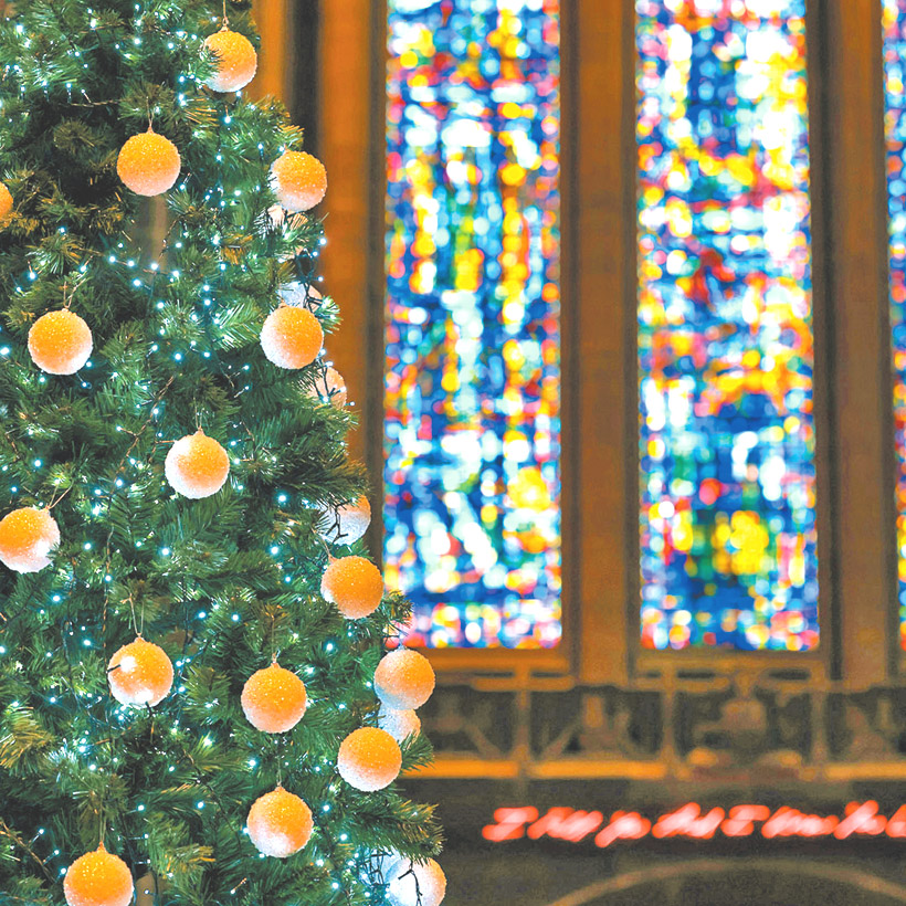 利物浦大教堂內的聖誕樹。（圖／翻攝自FB@LiverpoolCathedral）