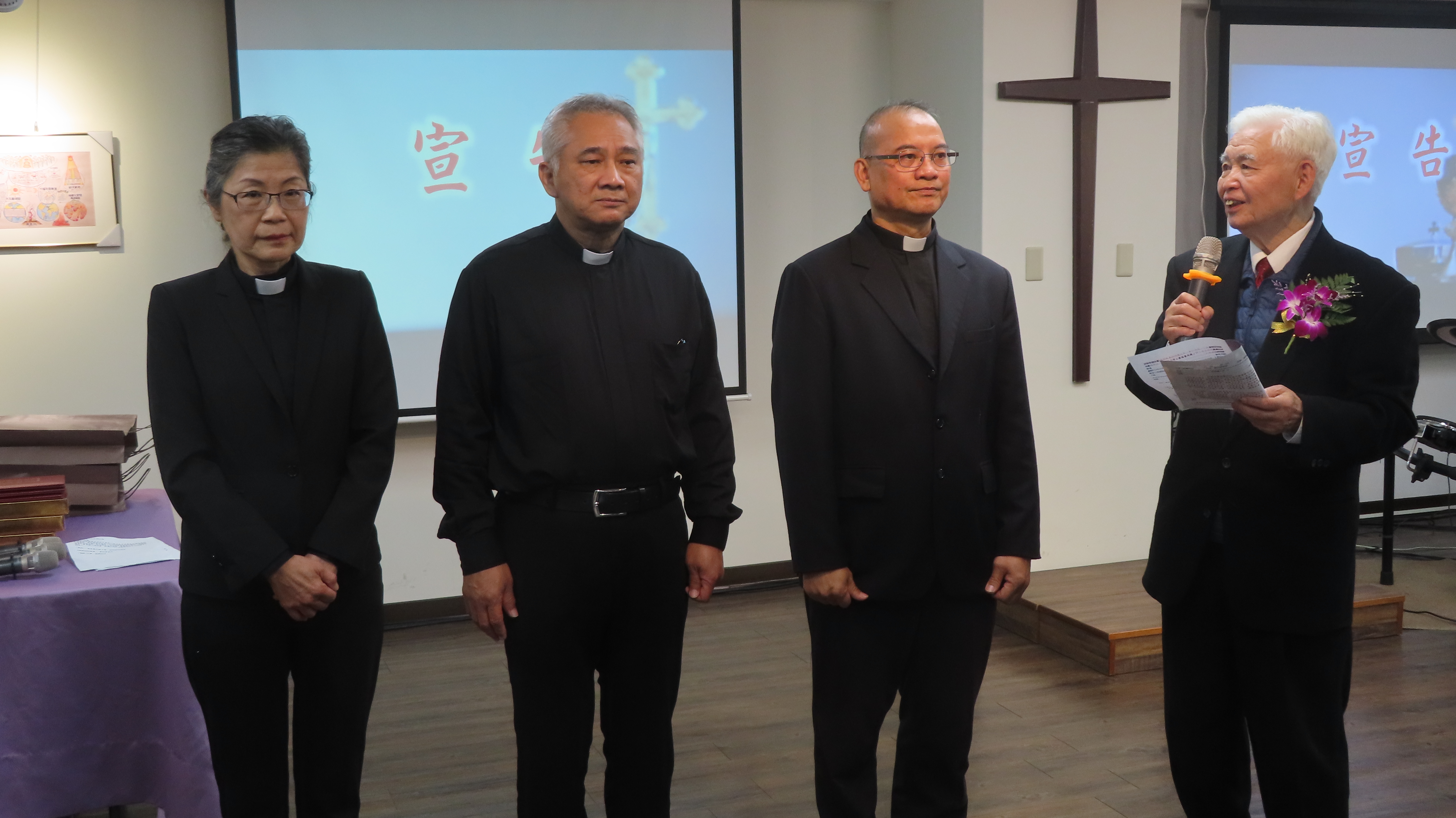 陳鐳牧師勉勵三位新任宣教牧師