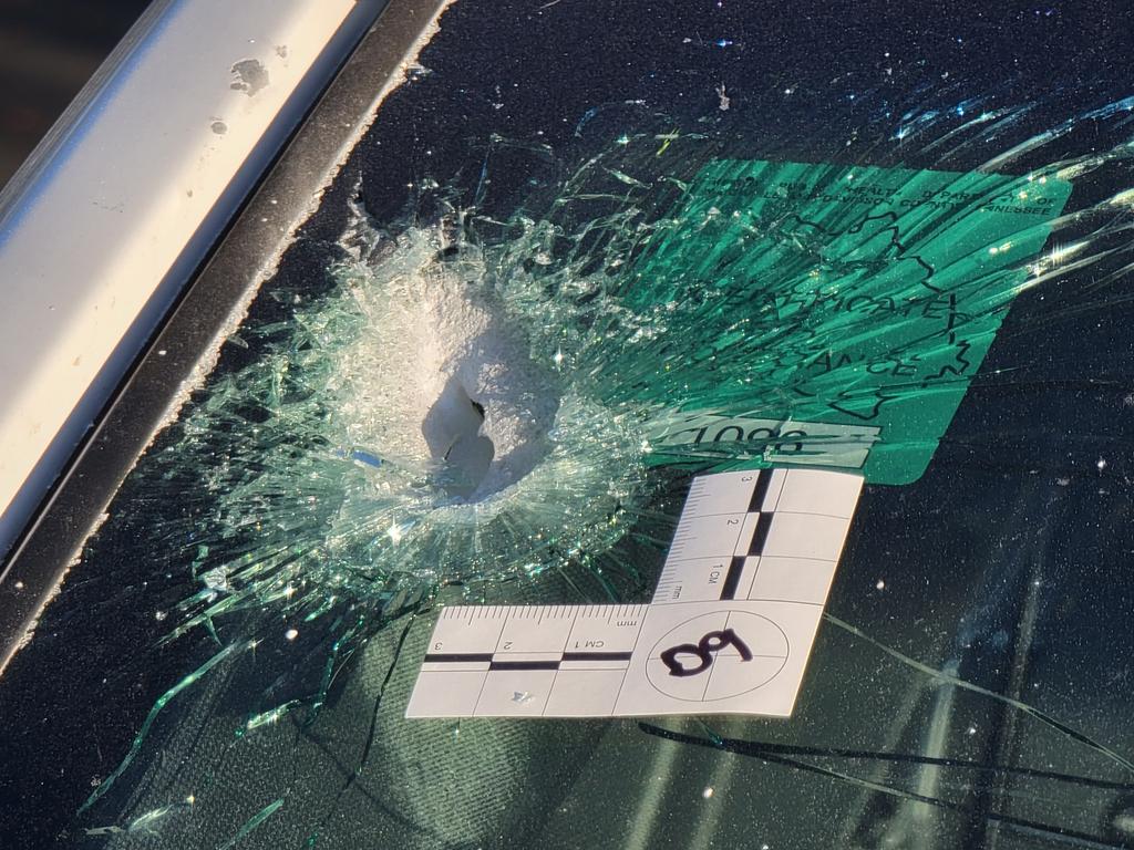 警車被兇手射擊。(圖/Metro Nashville PD IG)