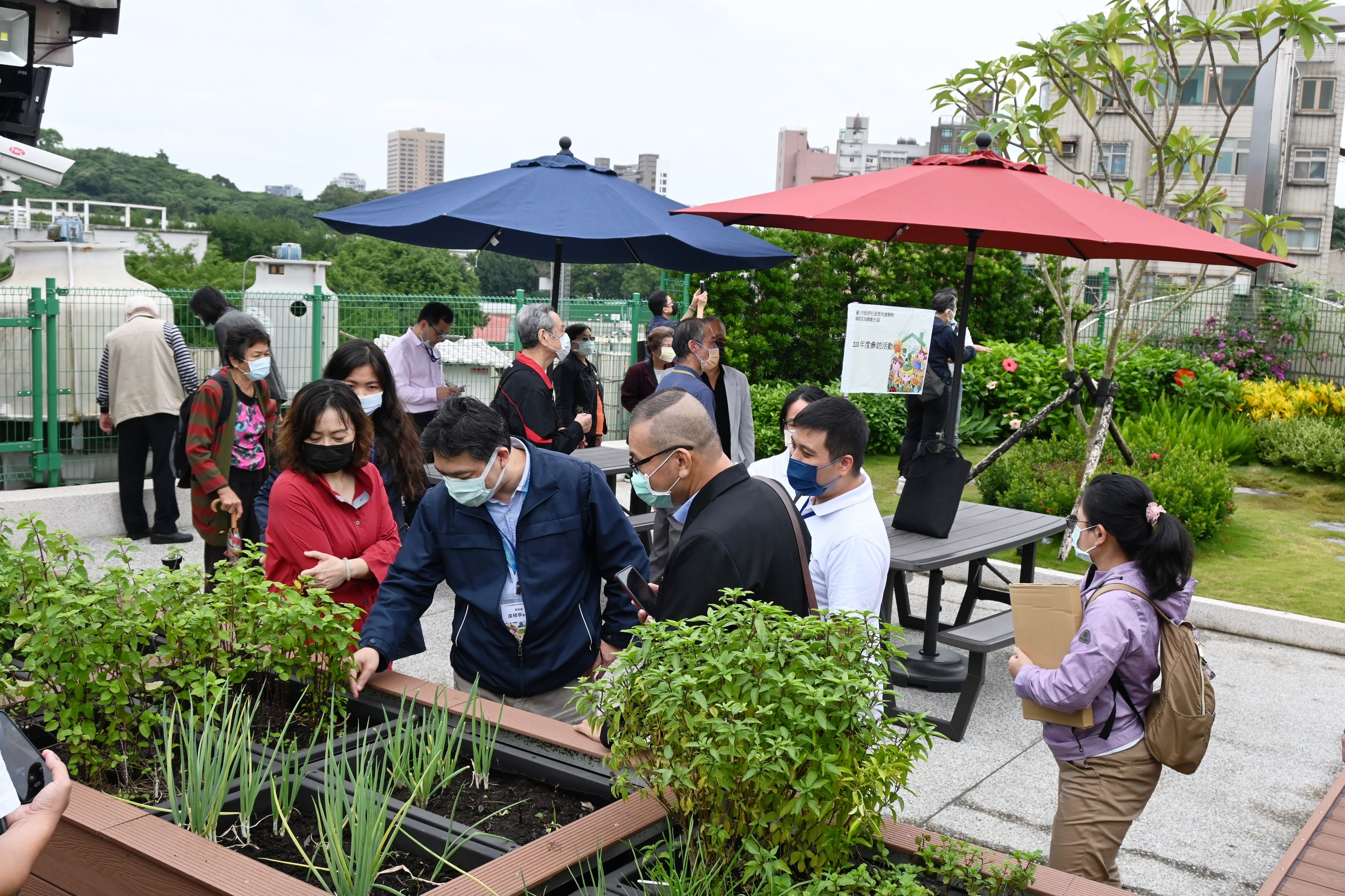 屋頂綠美化後成為教會及社區新聚點（圖／台北市建築工程管理處）