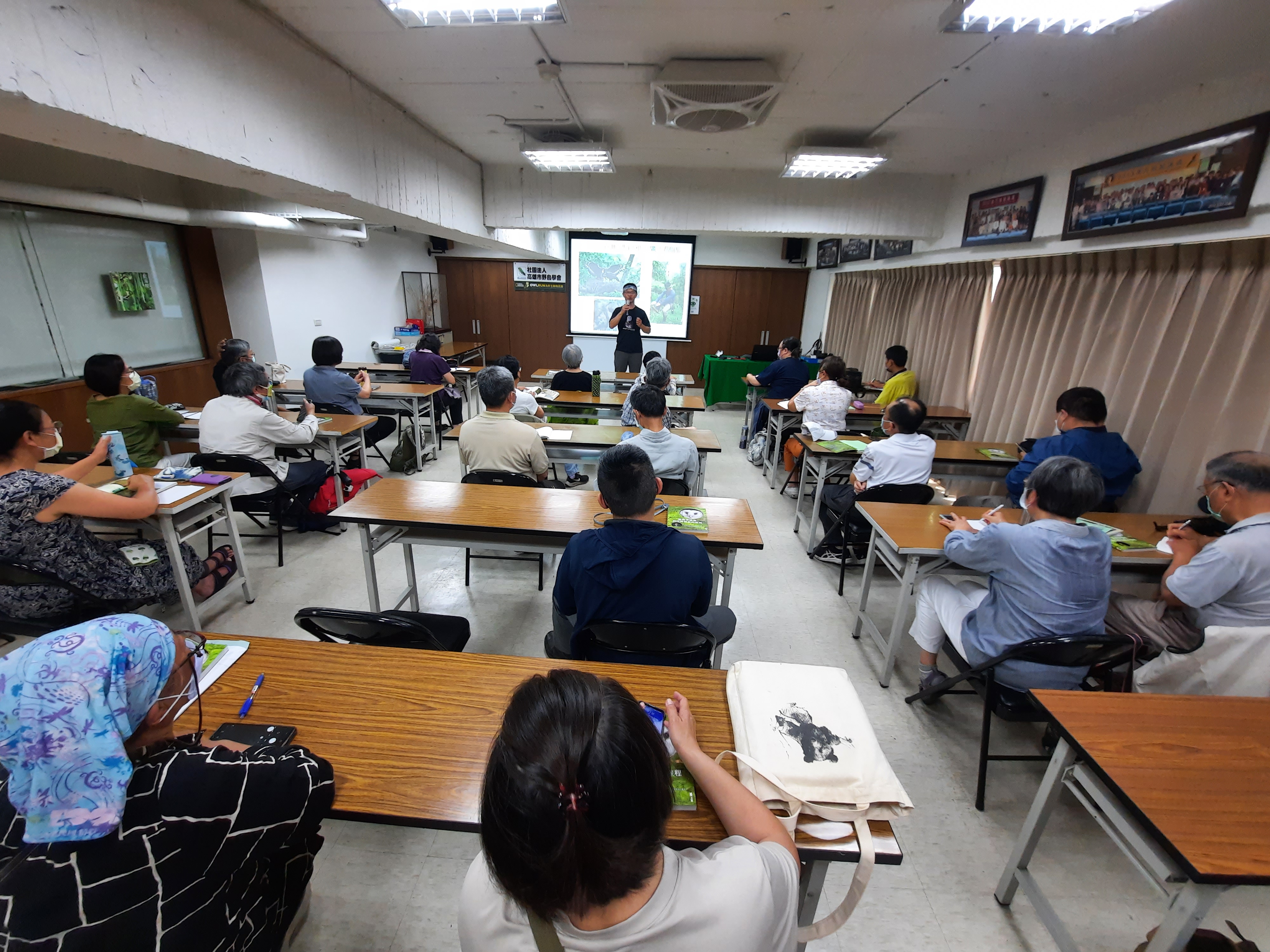 四月中在高雄鳥會的講座高朋滿座。（圖/高雄鳥會邱南殼提供）