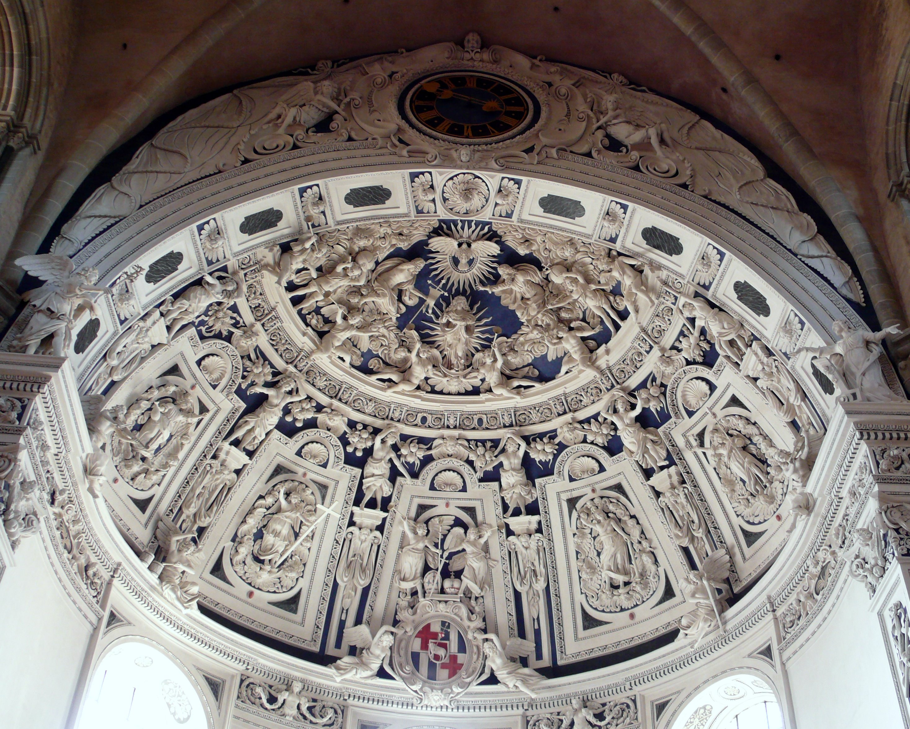 裝飾有巴洛克式雕塑的西穹頂。（圖／wiki）