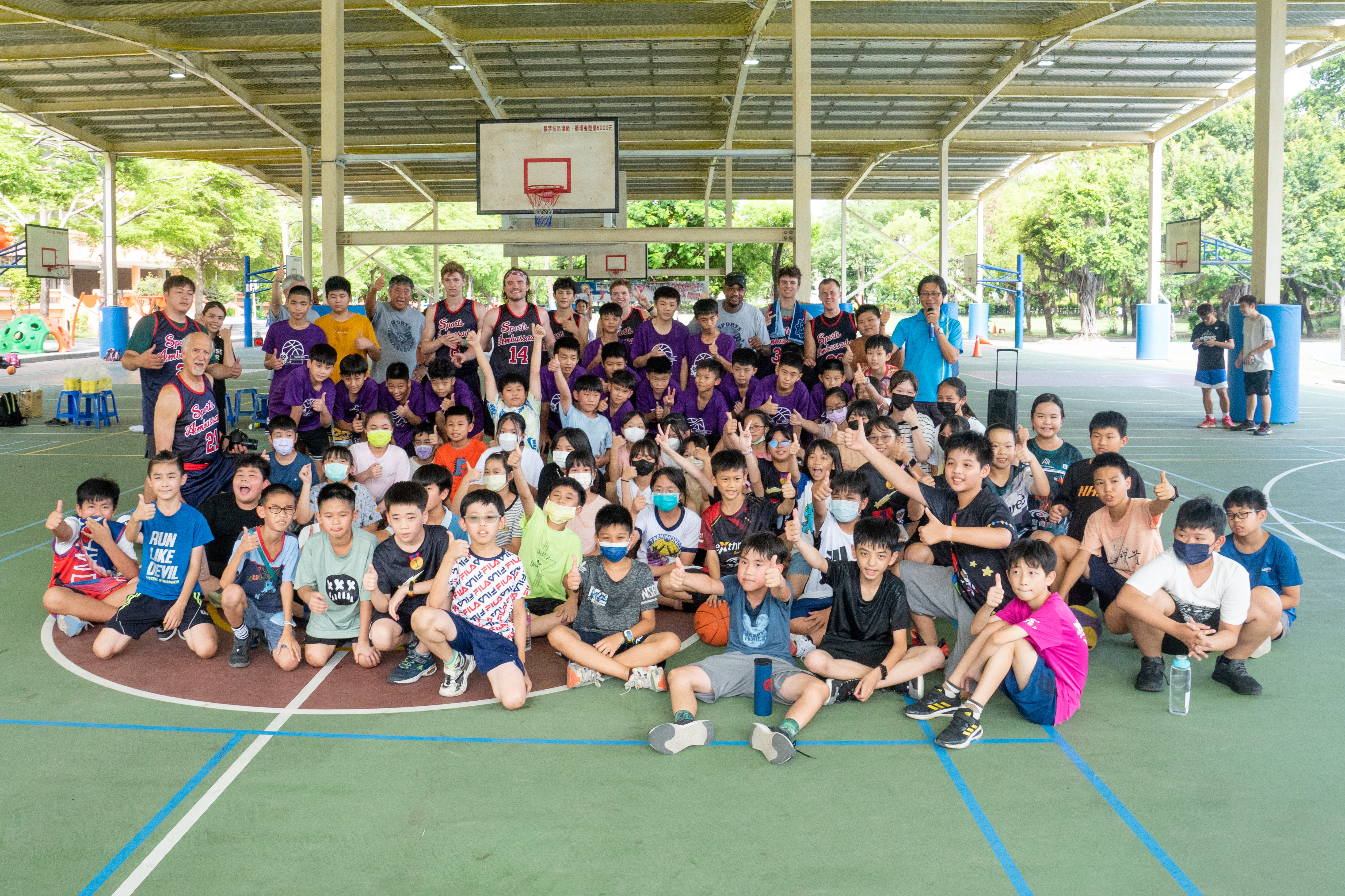 短宣隊與多間學校合作、連結，舉辦籃球營與友誼賽。（圖／歸主籃球隊提供）