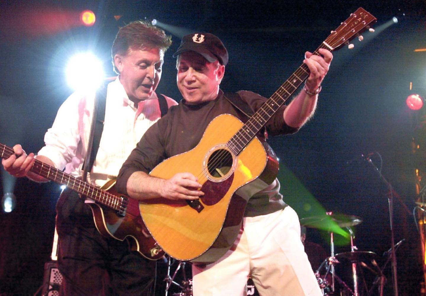 2001年與披頭四的保羅麥卡尼在洛杉磯同台。