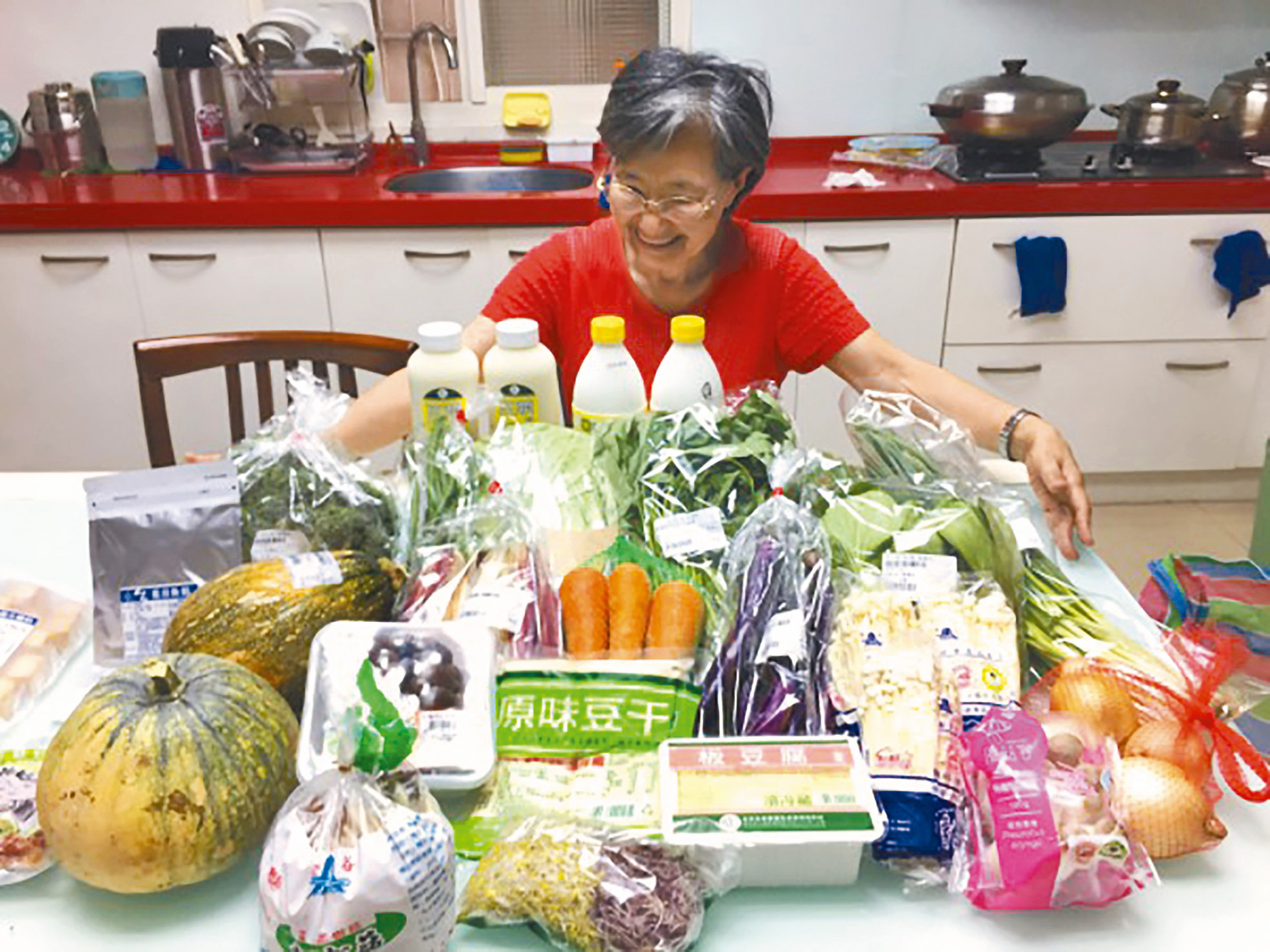 胡雅美每週固定為家人、親朋好友訂購主婦聯盟的安心食材。