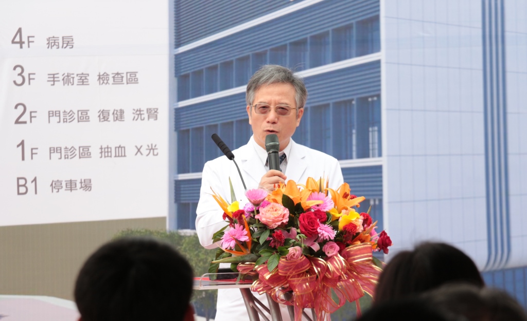 嘉基院長姚維仁說明雙福基督教醫院的規劃及未來將攜手合作守護民眾健康。