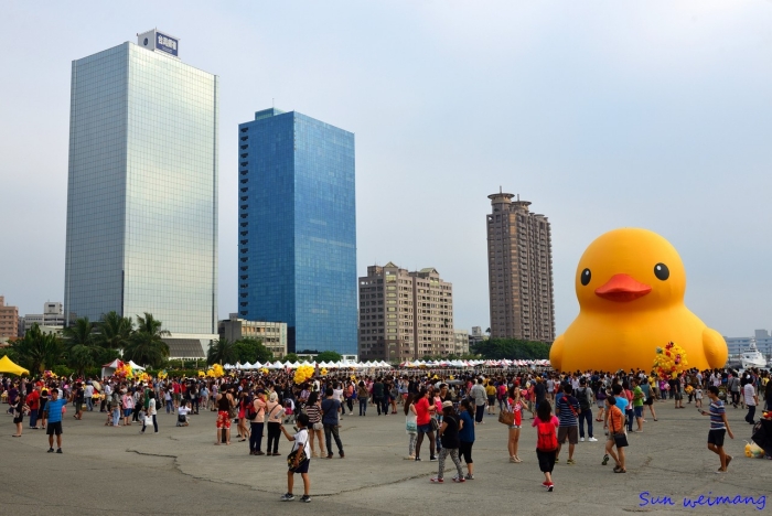 2013年來到高雄愛河灣的黃色小鴨。（圖／孫瑋芒攝影提供）