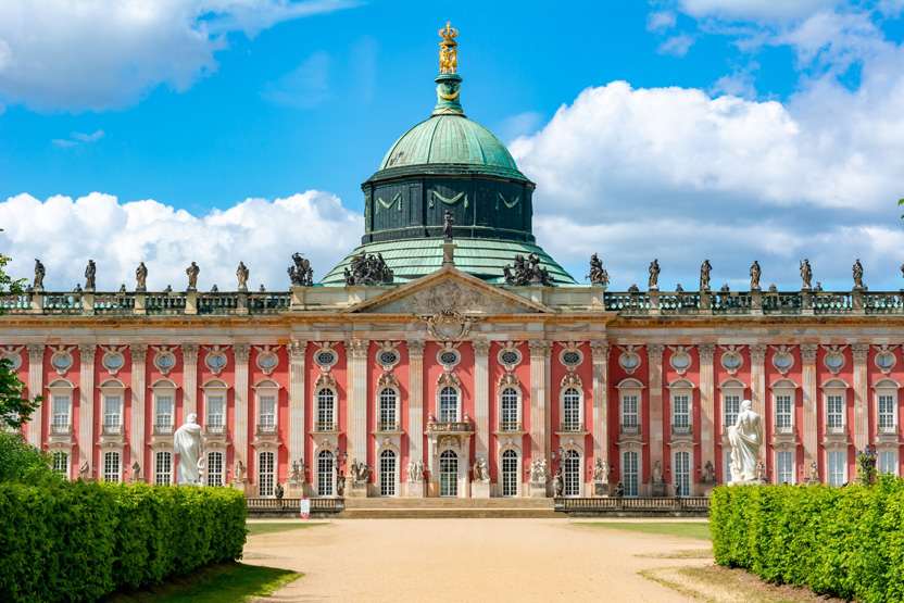 腓特烈二世於七年戰爭後打造的新宮，處處彰顯君主制權力和榮耀。