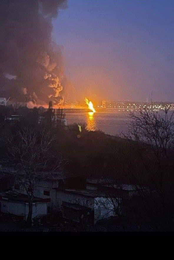 3月22日，第聶伯羅大壩的大火。