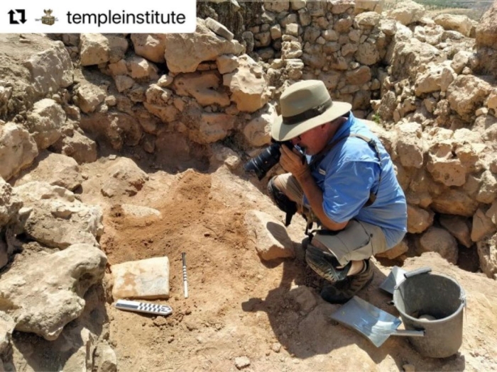 考古學家在塔哈曼遺址考察。（翻攝自IG@tsu_museum_of_archaeology）