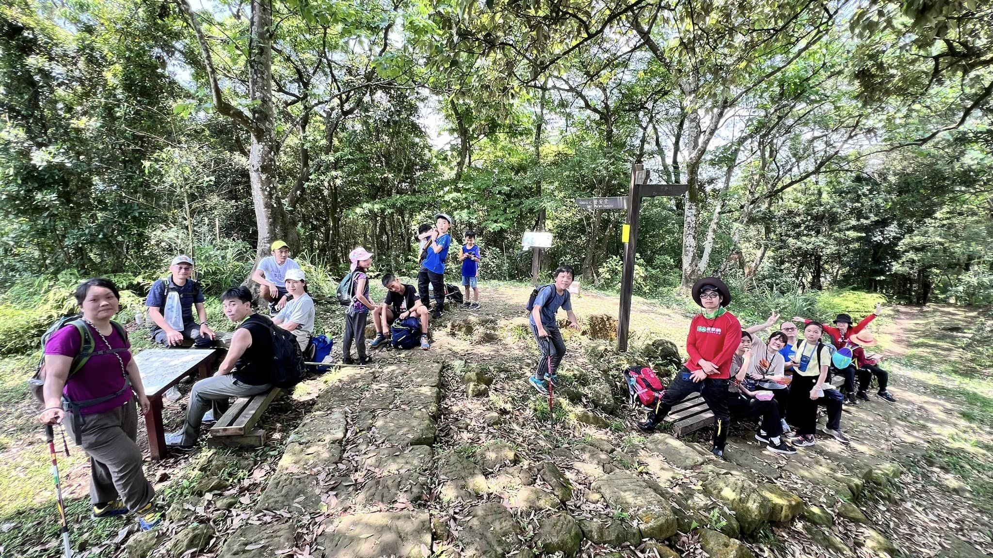 登山健行，對身體有很多益處。(圖/愛岳人團契臉書)