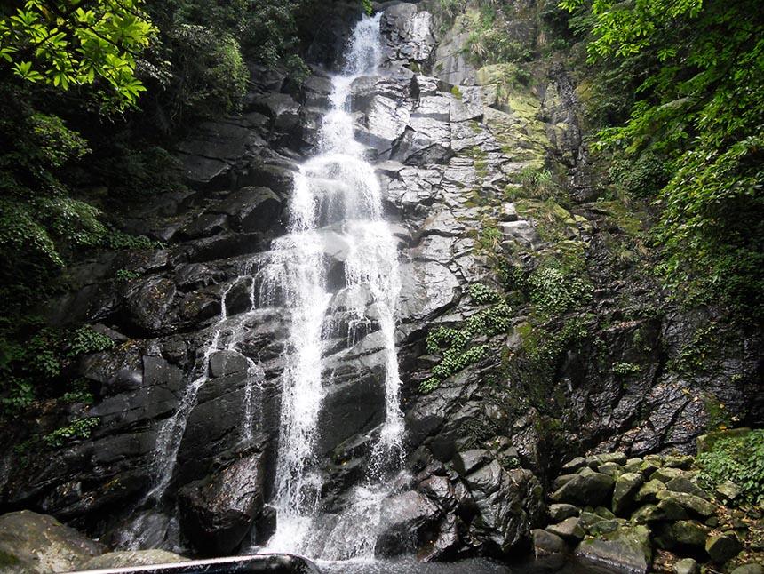 北海岸密境青山瀑布步道，夏日很消暑。（圖/新北市觀光旅遊網）