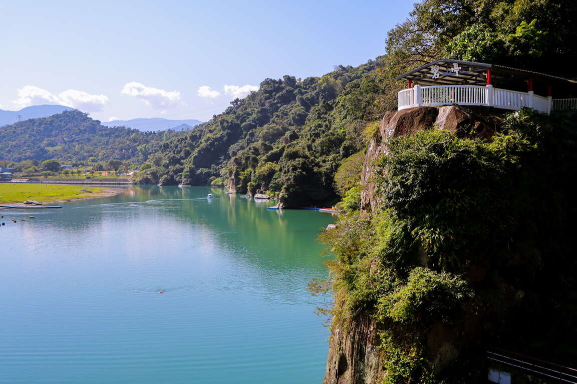 傍山而建的和美山步道，可以賞山景與湖景。（陳順福老師提供）