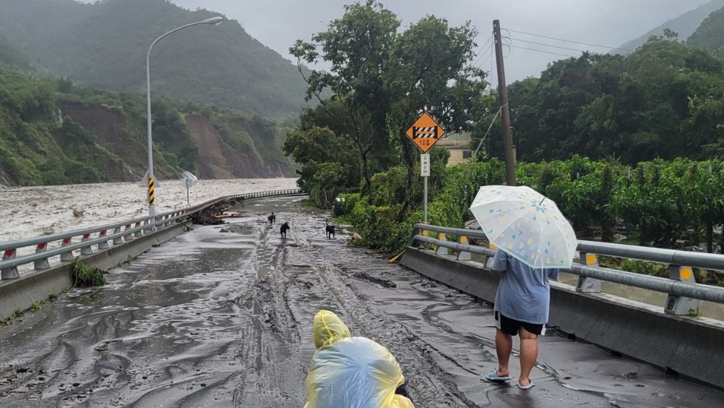 高雄桃源區對外交通須修復。(圖/桃源區公所臉書)