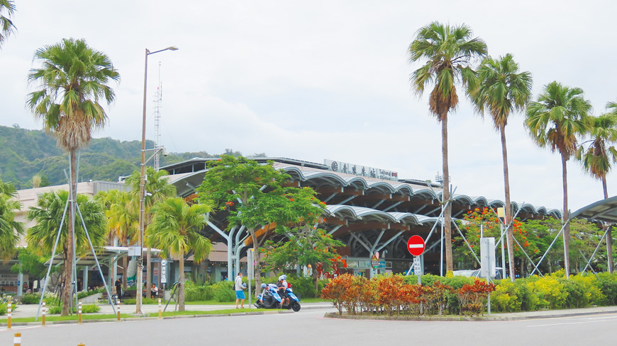 現在的台東車站原為卑南車站，新站正好回到百年前的政治中心。（作者攝影）