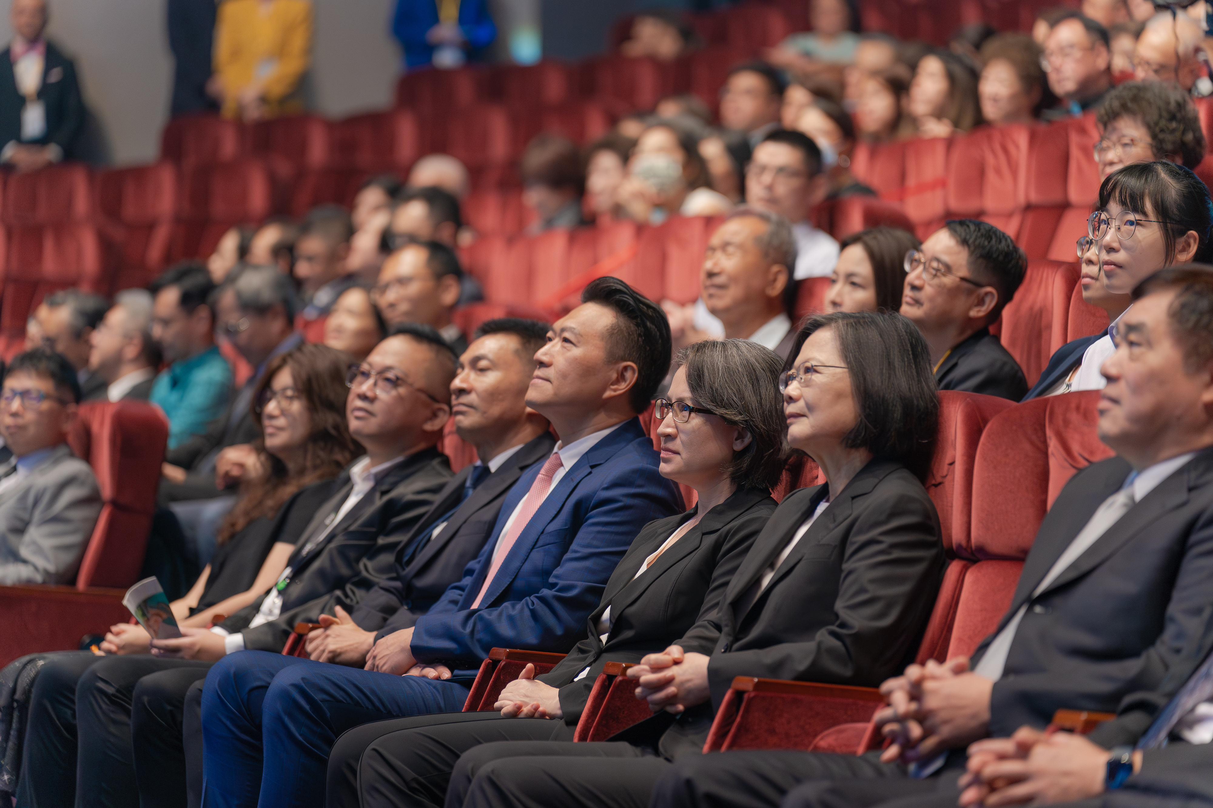 嘉賓到場祝賀，包括前總統蔡英文、副總統蕭美琴和前台北市長郝龍斌。。（天韻提供）